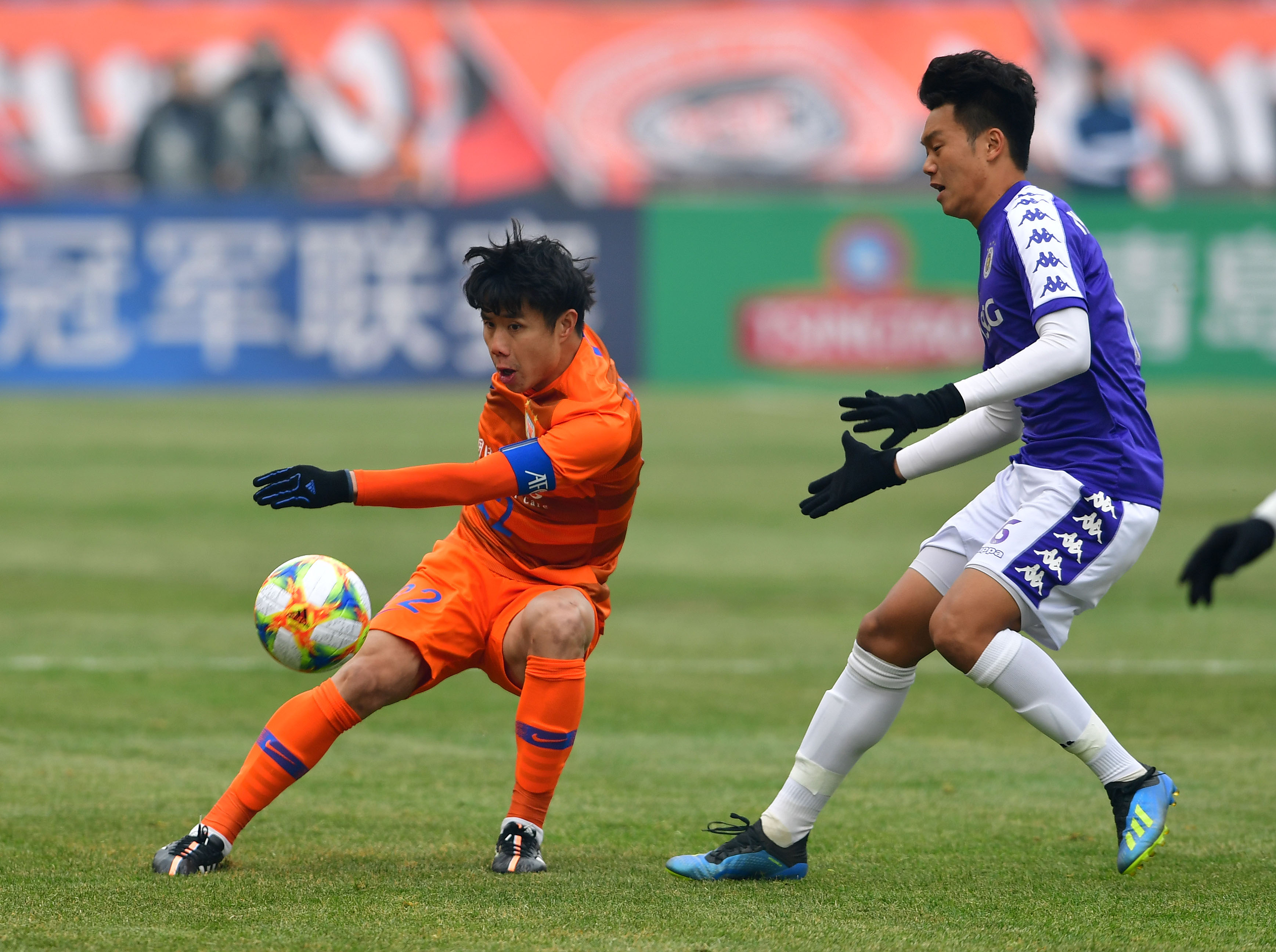 山东男篮内部会议纪要流出——赛前状态回暖；亚冠使命明确；团队化学反应显著(山东男篮新外援如何影响球队战术)