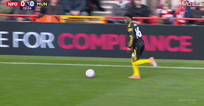  欧超杯集结日走向成谜，曼联远射贴柱，赛场秩序良好，训练强度明显提升