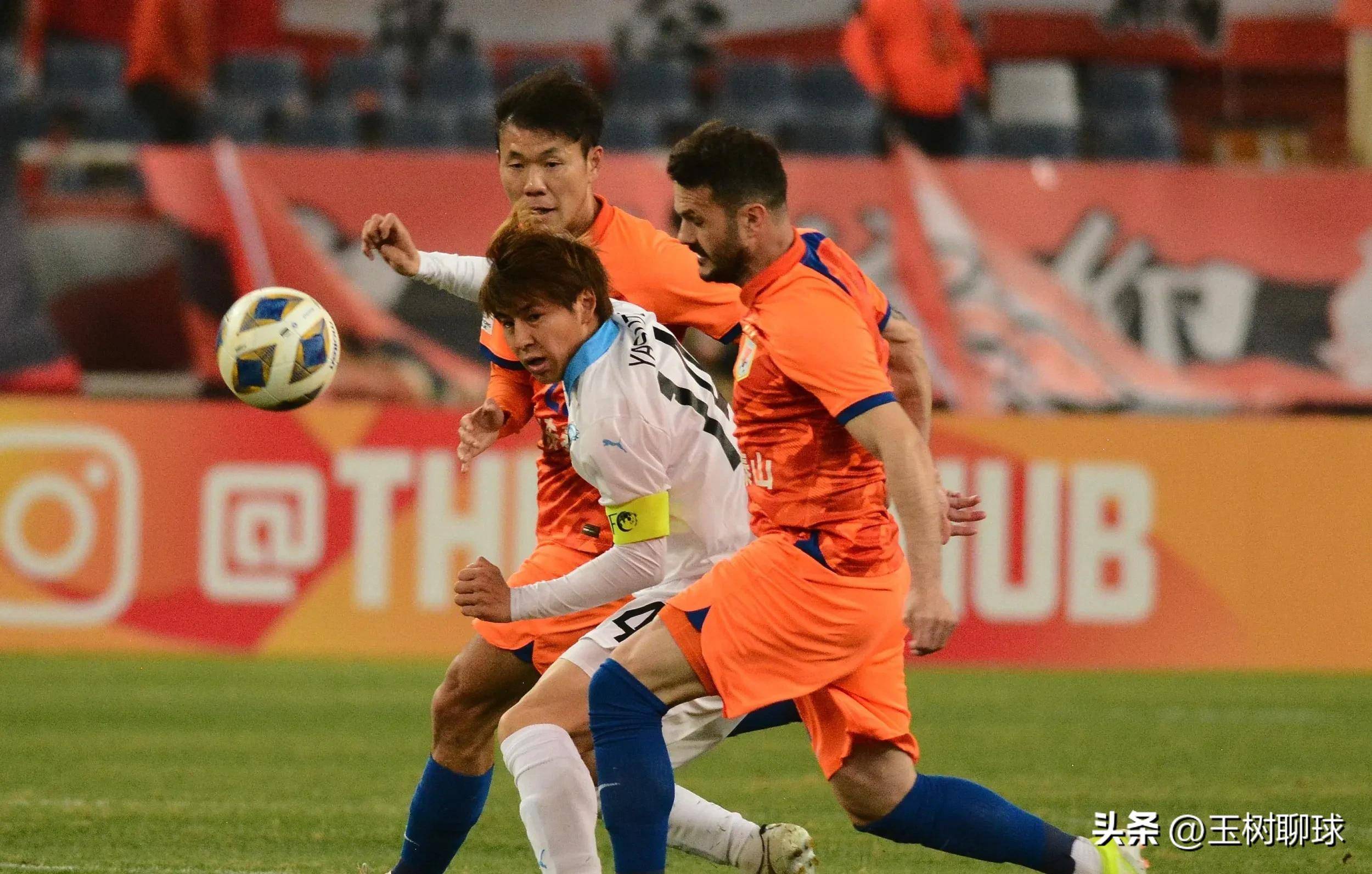 包含中超赛程吃紧，费耶诺德集结日刷新队史纪录，底气十足，赛程密集仍需轮换的词条